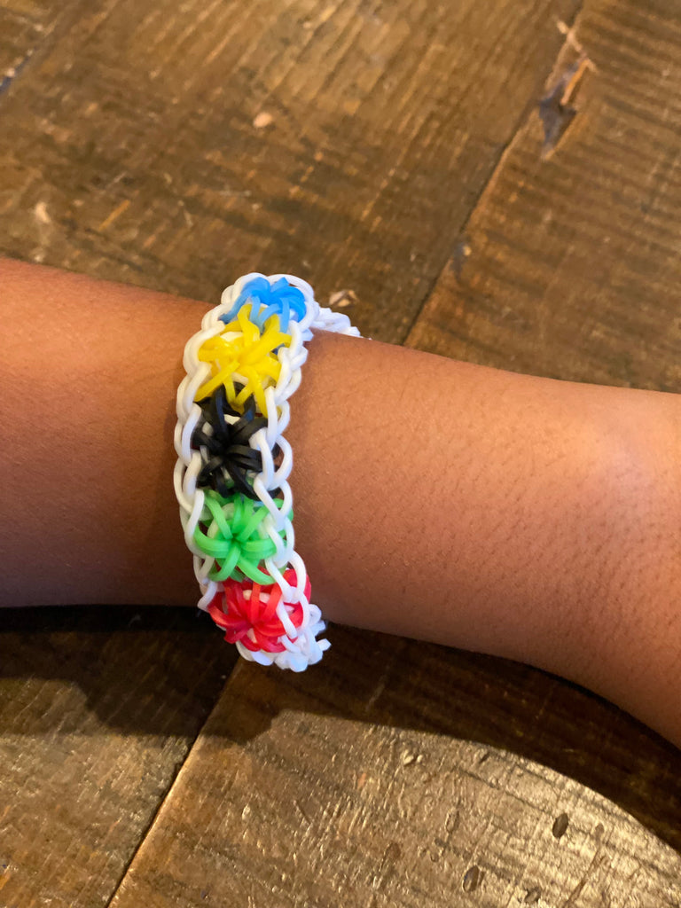 Rainbow Loom Experiments - Adding Charms , Button Closures and and Loomey  Time Watches » Knitting-and.com
